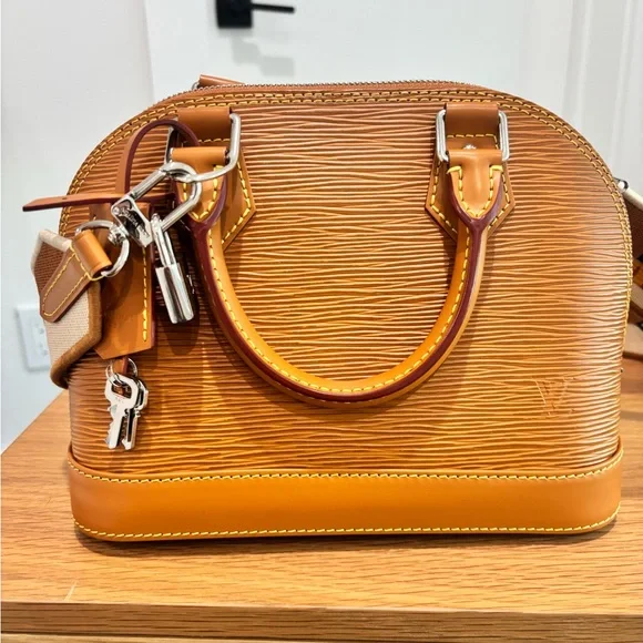 Louis Vuitton Alma BB Epi Leather with Strap - Picture 2 of 9